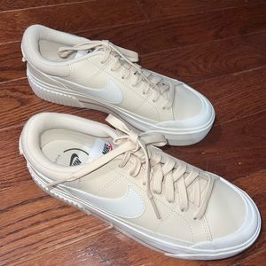 Nike Court Legacy Lift Sneakers